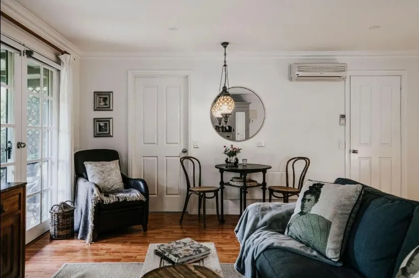 Clevedon Cottage - Now hosted by owners. - Image 1