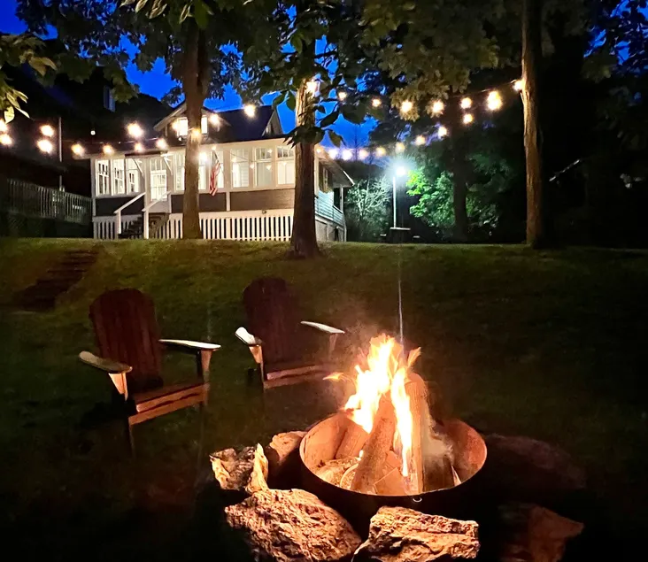 Riverfront Cottage with a large enclosed porch! - Image 1