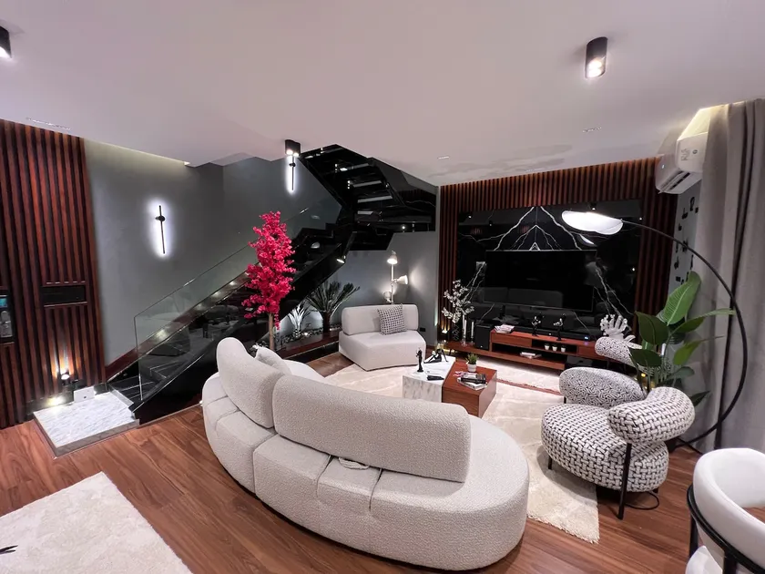 280 m penthouse prime location 3 big bed rooms - Image 1