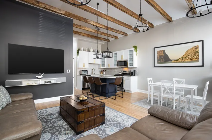 Casa Pilsen-HOME| Location | Entire Home | Garage - Image 1