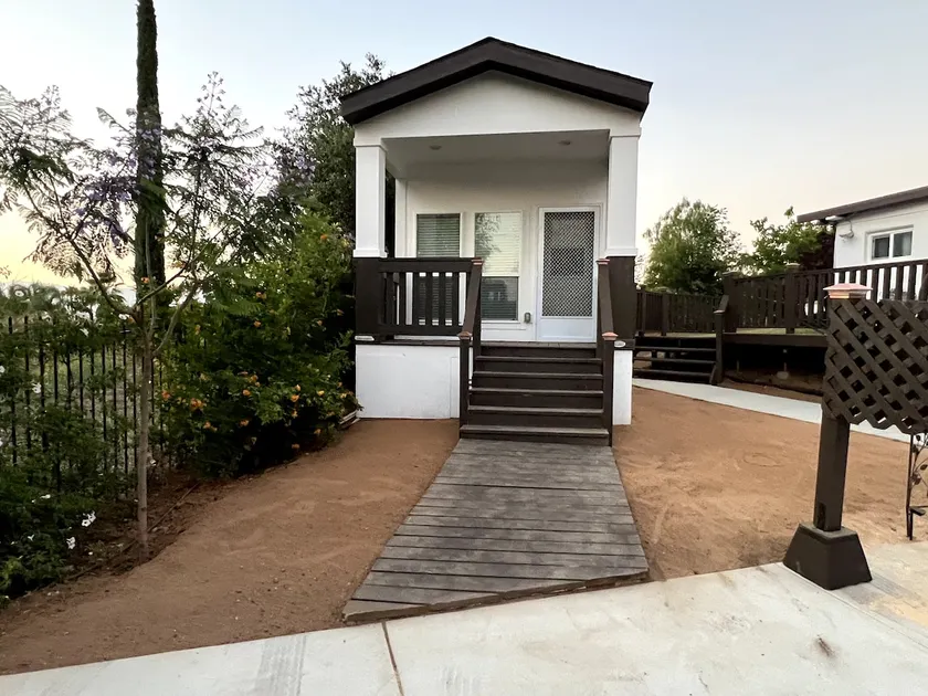 Sunset Bungalow - Image 1