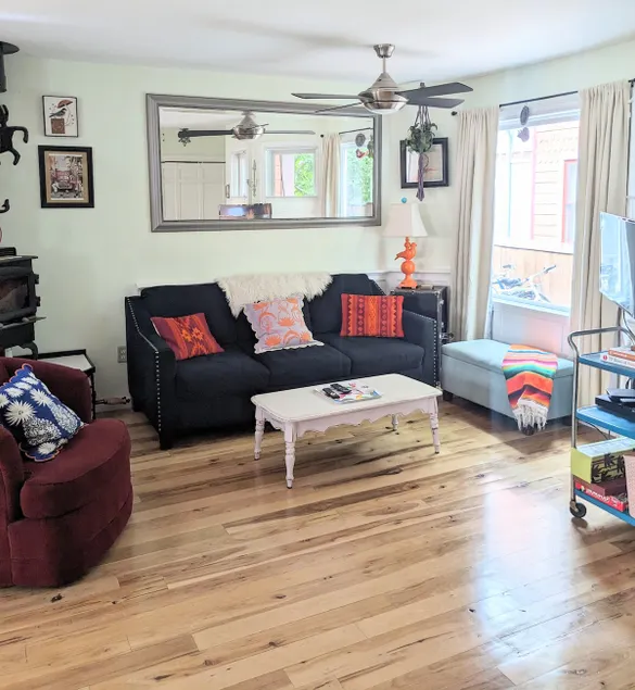 Style and Comfort Awaits- West Pearl St - Image 1