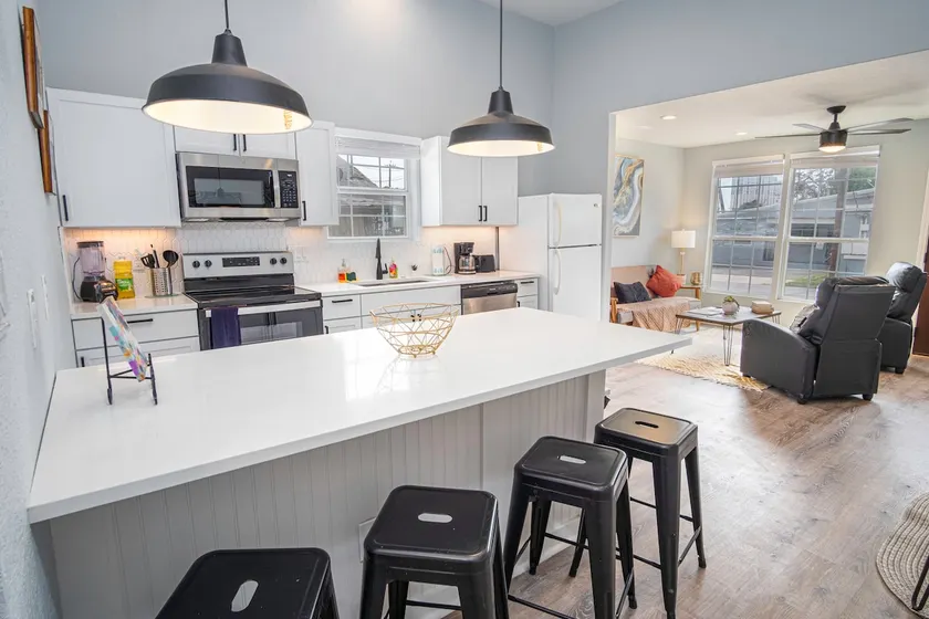 Downtown Delight: 3BR/2BA Jewel Near Riverwalk - Image 1