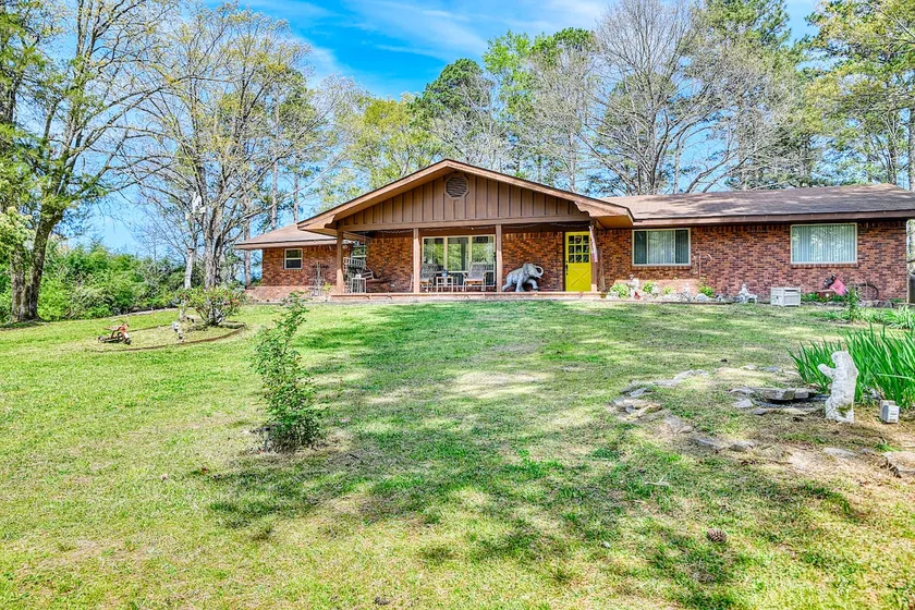 Secluded 4 Bed | Near Daisy Park | Lakeside & Dock - Image 1