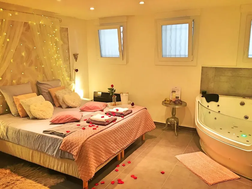Suite & Spa - Jacuzzi Apartment - Image 1