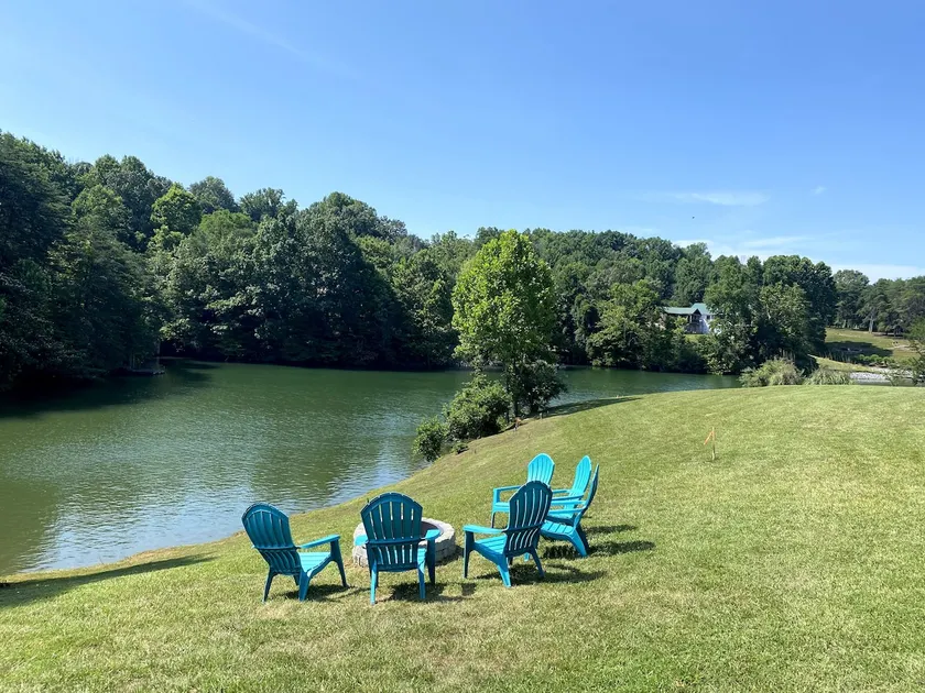 Updated 3BR lakefront home with hot tub! - Image 1