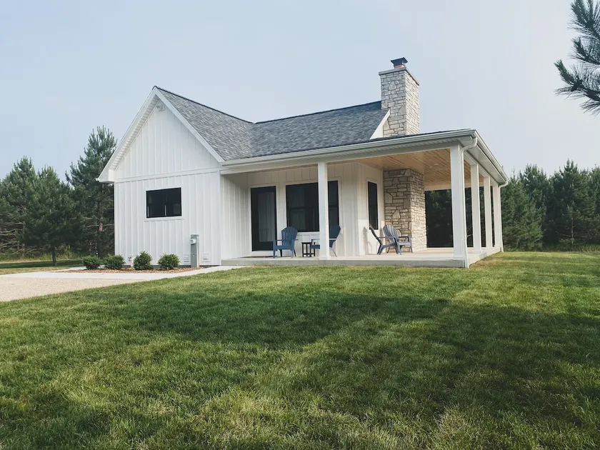 Lofted Pines Cottage - Image 1