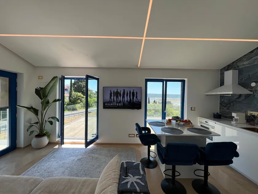 Sea view 2 bedroom apartment - Image 1