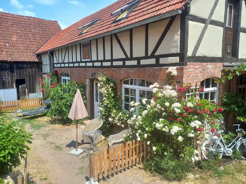 Romantic Rose Cottage - Image 1