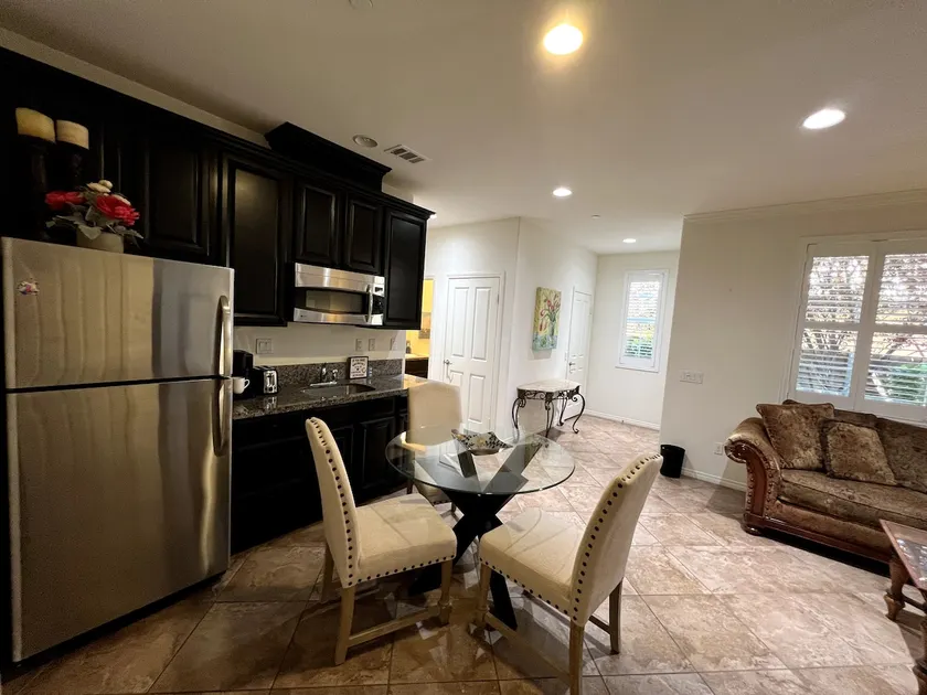 Private 690 sq ft Cozy NextGen Sidehouse - Image 1