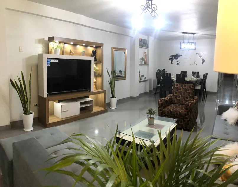 Modern apartment near the airport. - Image 1