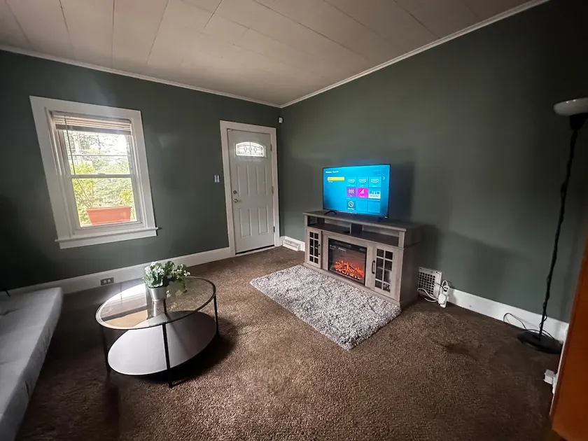 Cozy Gateway: Home Away Home; Entire House - Image 1