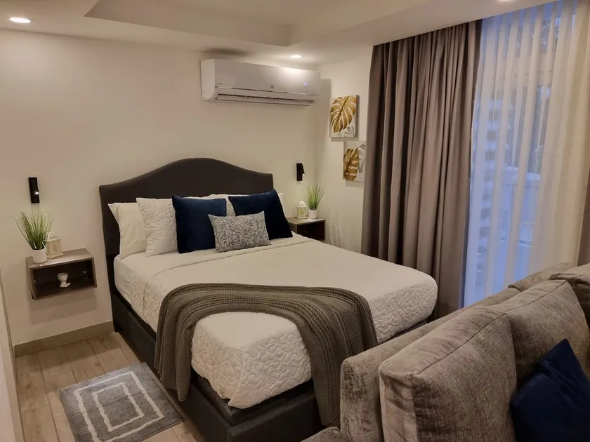 Stanza Elegant Studio Apartment - Image 1