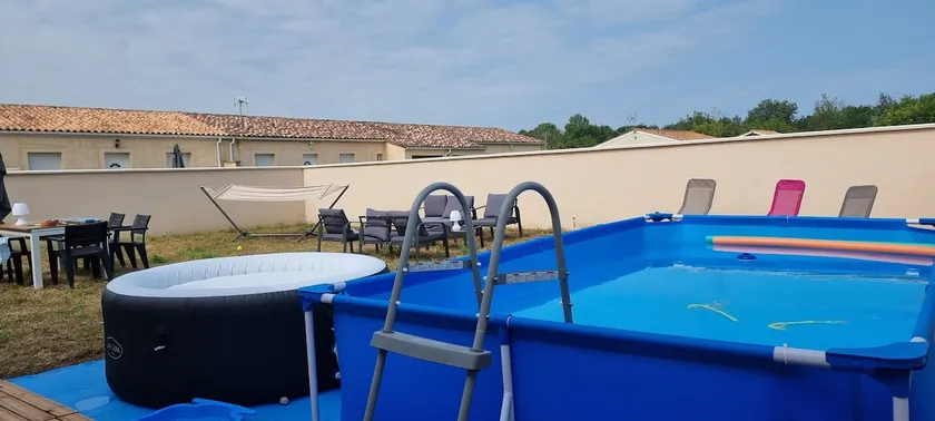 House Swimming Pool - BBQ - Jacuzzi - Digital Code - Image 1
