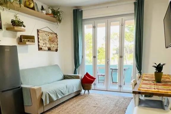 Silvy's Sunny House - 3 minutes from the Beach - Image 1