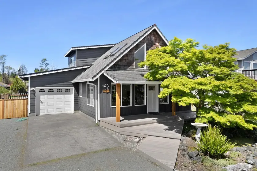 Renovated Quiet Coastal Escape - Image 1