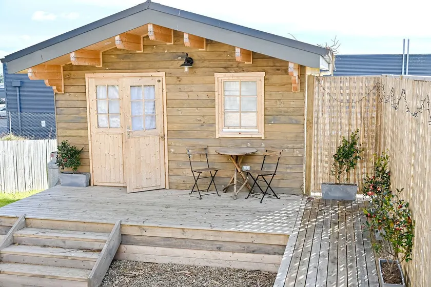 Stylish Tiny Home with Fire Pit in Moss Vale - Image 1