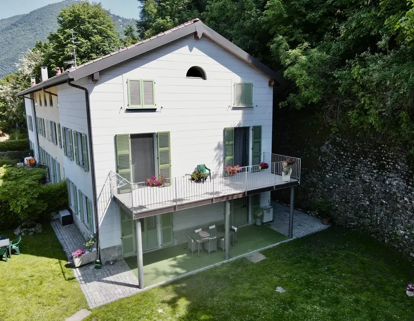 On The Lake - Private Garden Parking - Image 1
