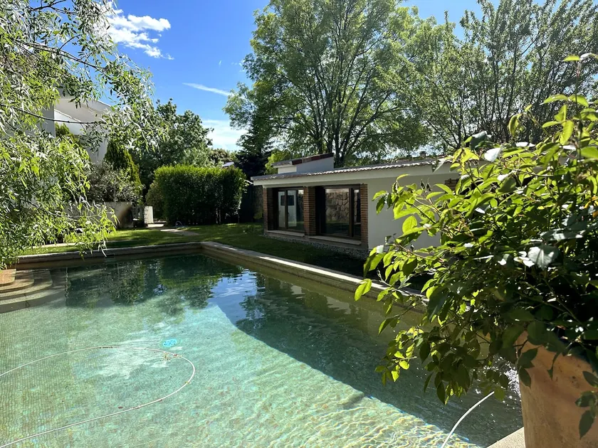 A beautiful guest house - Image 1