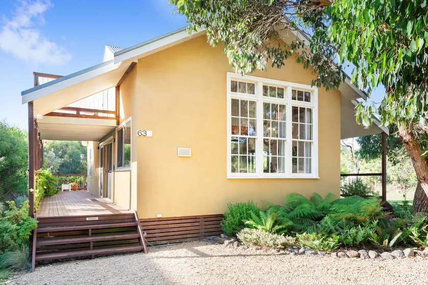 The Old School House Port Campbell - Image 1