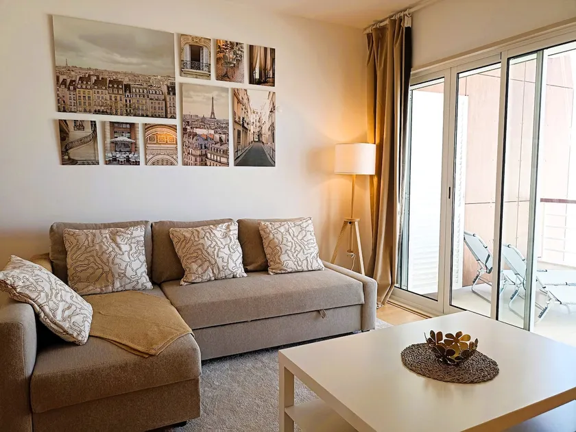 Modern Marina Apartment - Image 1