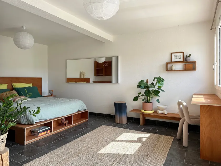 room with panoramic nature view - Image 1