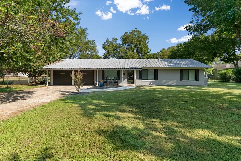 Retro Ranch- Bastrop Historic District - Image 1