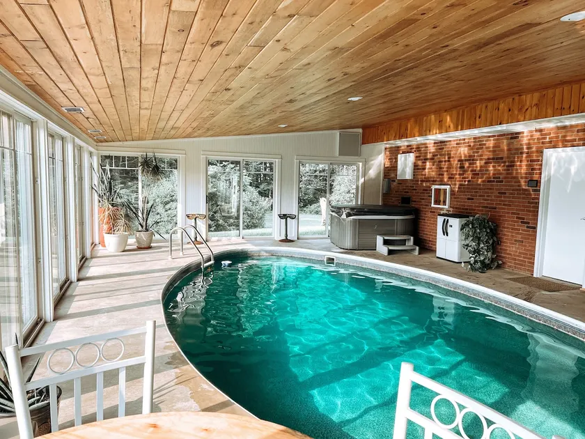 Hornby Heaven WITH POOL & Hot Tub - Image 1