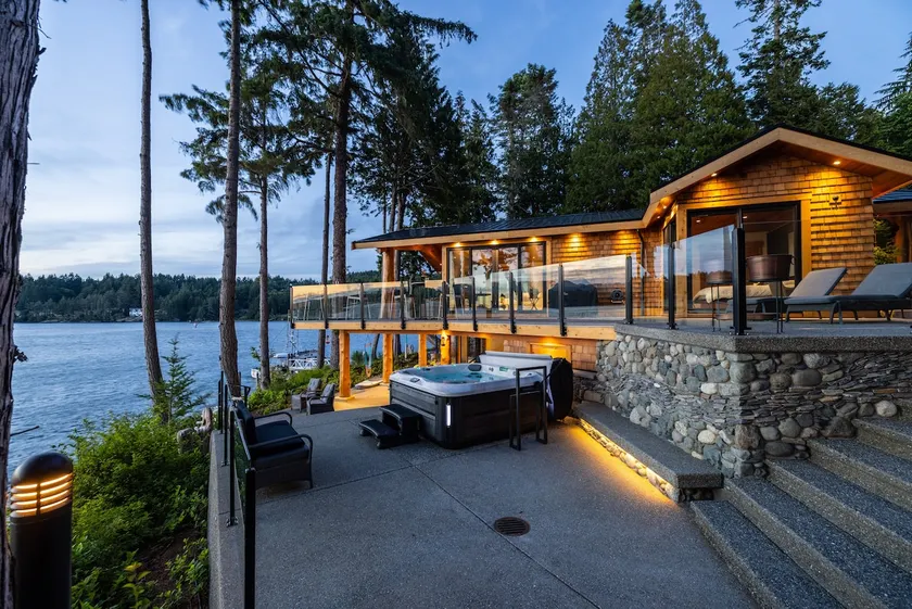 Kingfisher Manor - Image 1