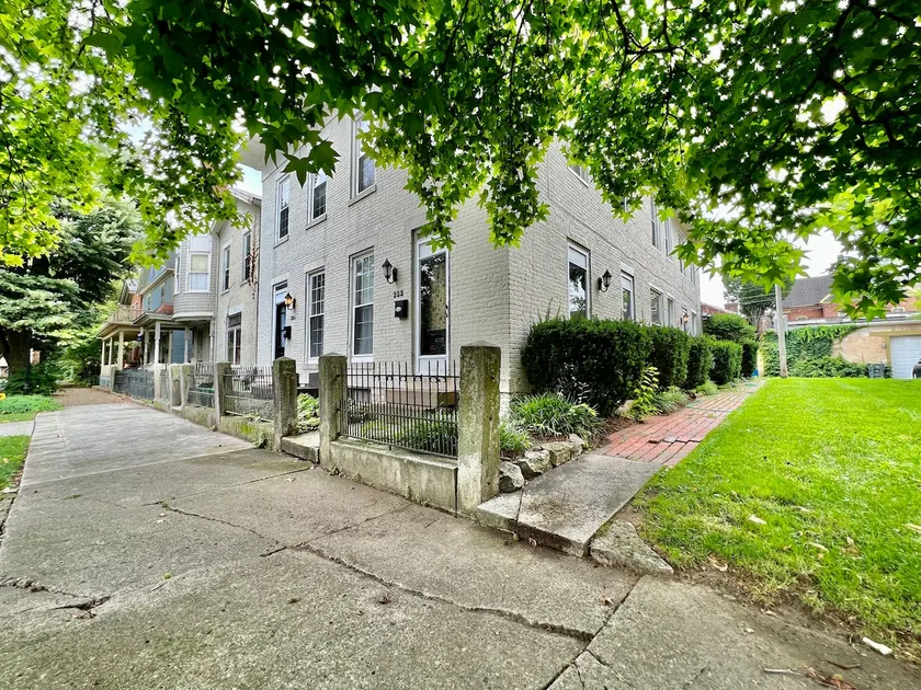 1 Bd Hide away Historic Dayton, Oh Oregon District - Image 1