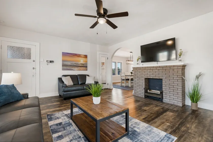Large 2 Bed Apartment in The Heart of Canton - Image 1