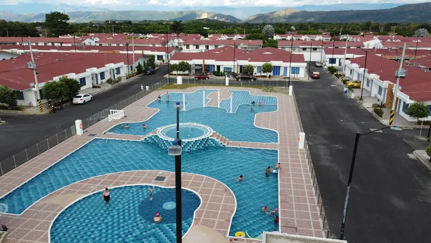 Furnished Vacation Home with Pool, Wi-Fi, DirecTV - Image 1