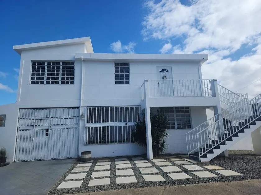 The white corner studio - Image 1