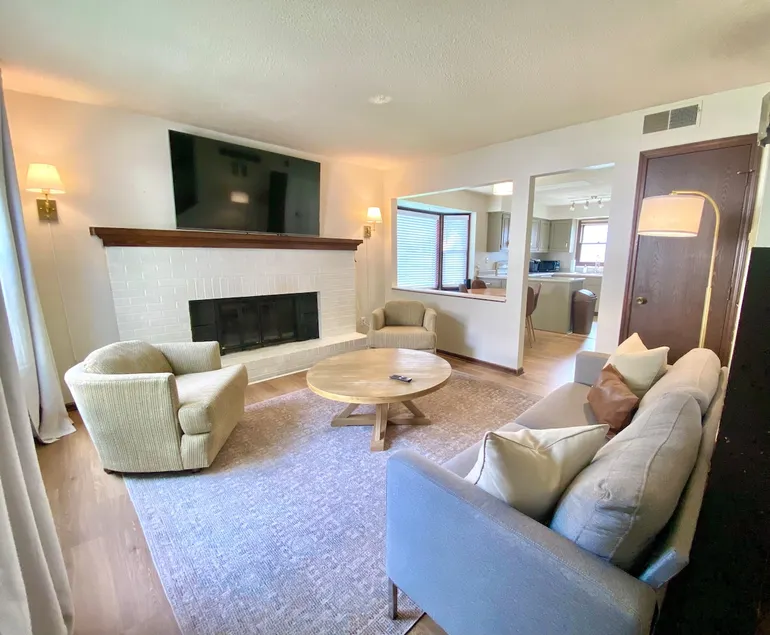 Restful Townhouse - Image 1