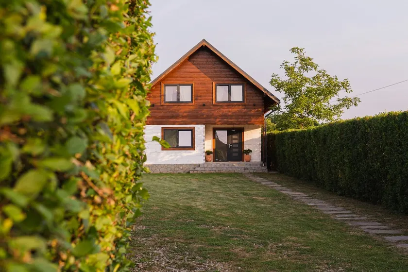 Orastioara Retreat - Image 1