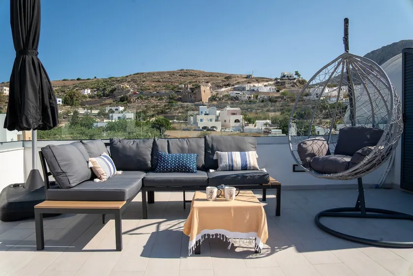 Castle View Suites - Modern Apt for 4 guests - Image 1