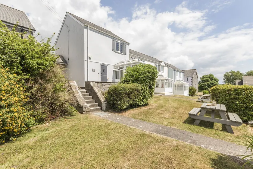 Saddlers Cottage with indoor pool, tennis court and lots more Tenby area - Image 1