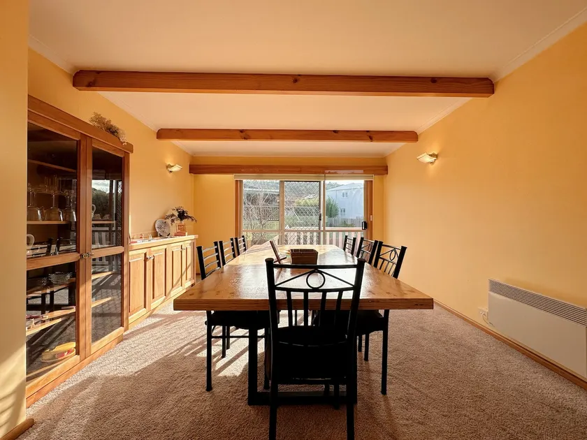 Tranquil Sunlit Retreat close to CBD and Airport - Image 1