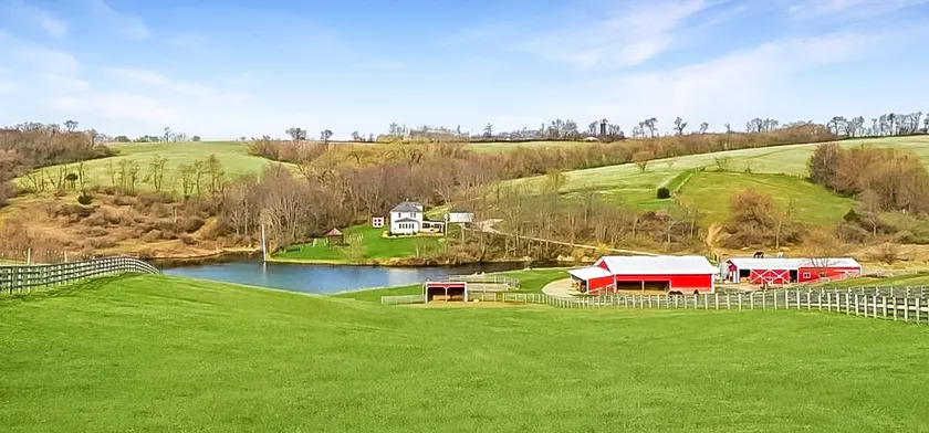Family Friendly Modern Farmhouse 42 Private Acres - Image 1