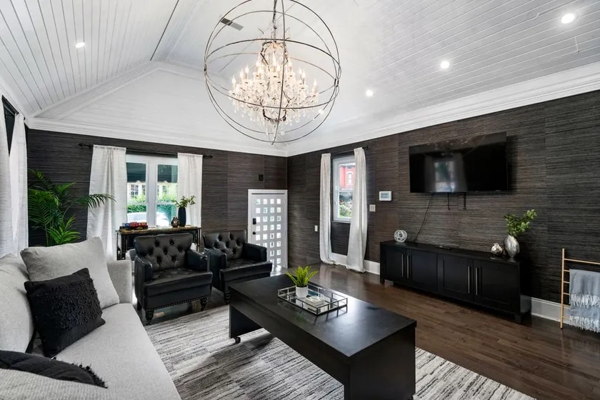 Luxe Studio w/ King Bed + Sofa | Walk to OSU/Bars - Image 1