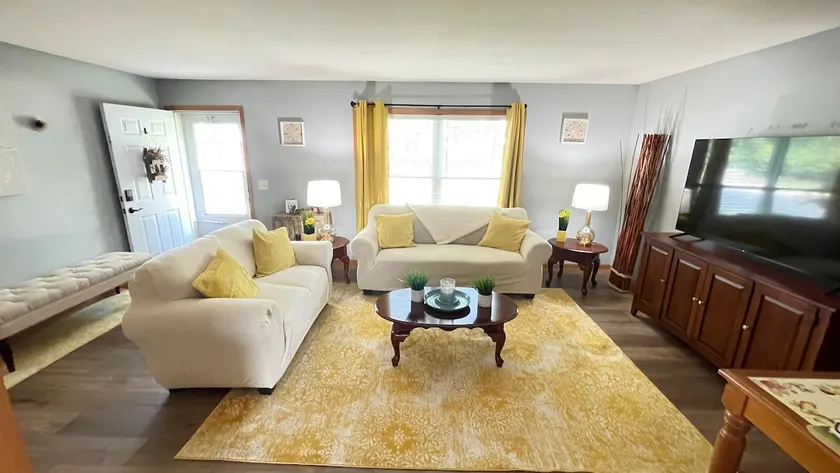 Luxx Guest House - Image 1