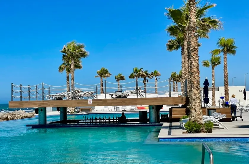 Beachfront luxury apartment - Image 1