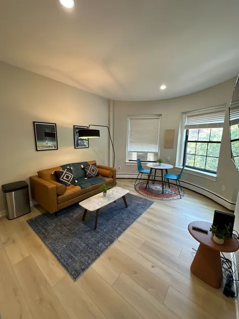 Spacious Studio! | Back Bay - Image 1