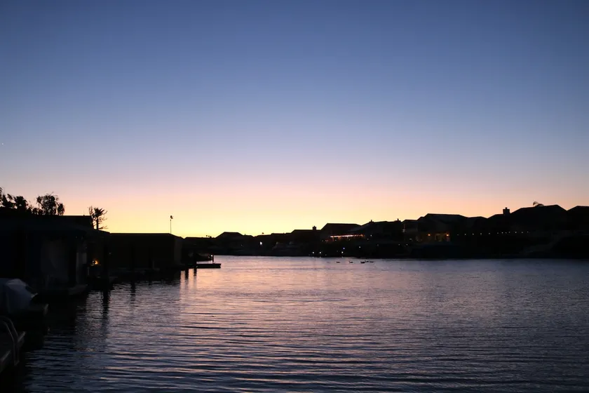Lakefront Haven | Boat Rental | Sleeps 4 people - Image 1