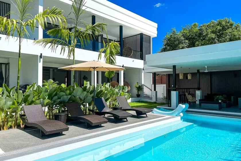 Lux & Spacious Pool Villa in Charming Neighborhood - Image 1