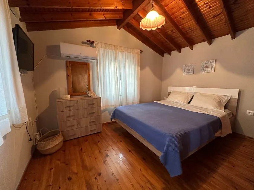 Summer Home with Sea View - Image 1