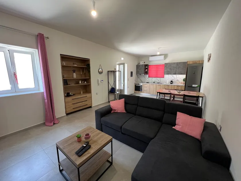 Modern Stylist House for Friends - Image 1
