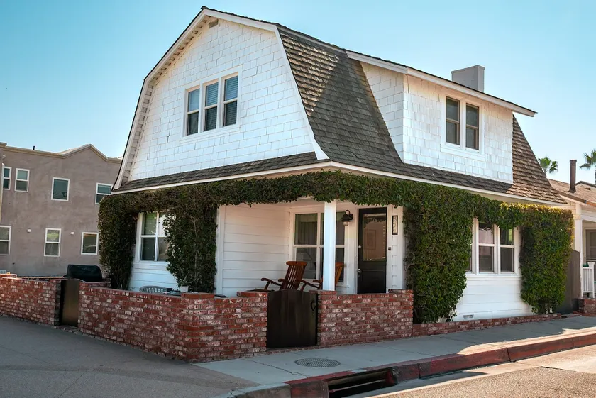 Newport Beach Bougainvillea Cottage 501 - Image 1
