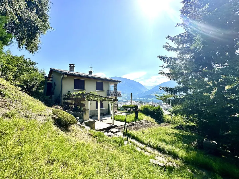 Large family home in the mountains - Image 1