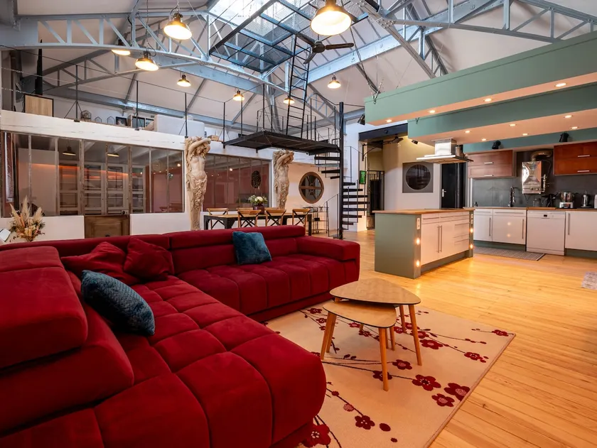 Unique and atypical Eiffel loft, in the heart of the city - Image 1